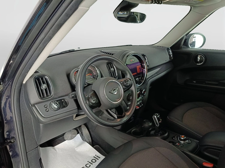 7 - MINI Countryman Mini Countryman 1.5 One D Essential auto