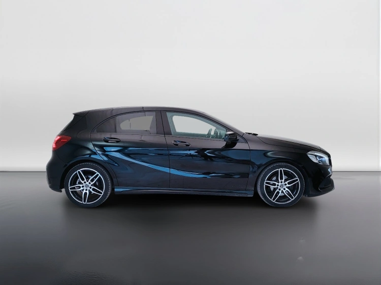 4 - Mercedes-Benz Classe A 180 d Premium my16