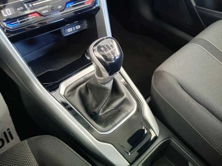 16 - Volkswagen T T-Roc 2.0 tdi Life 115cv
