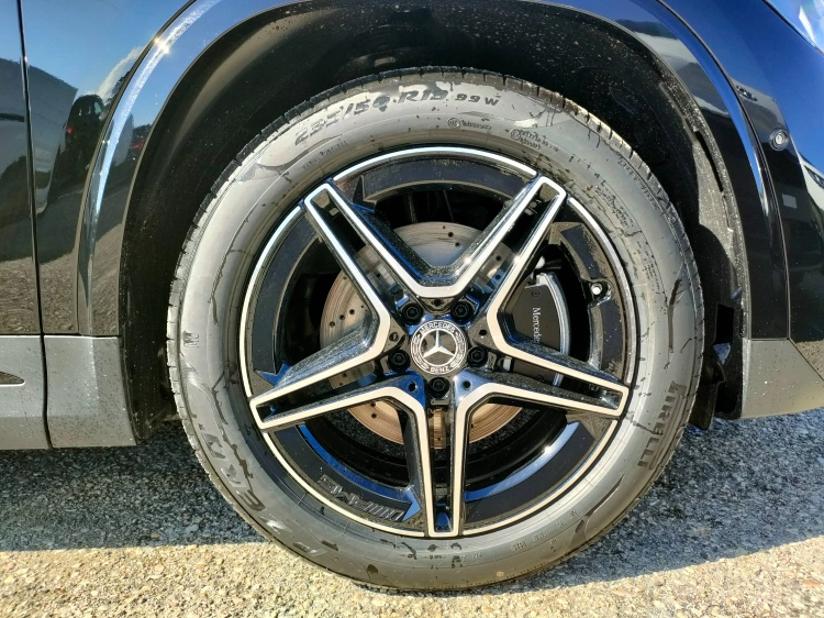7 - Mercedes-Benz GLA 200 d automatic