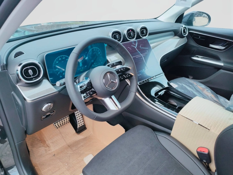 11 - Mercedes-Benz GLC 300 de 4MATIC