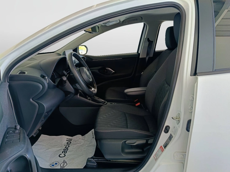 8 - Toyota Yaris Yaris 1.5h Trend