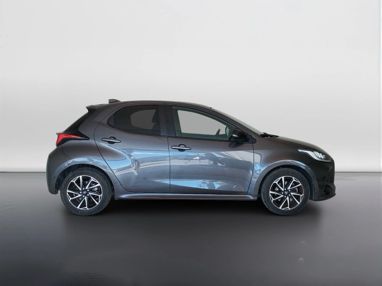 4 - Toyota Yaris Yaris 1.5h Lounge