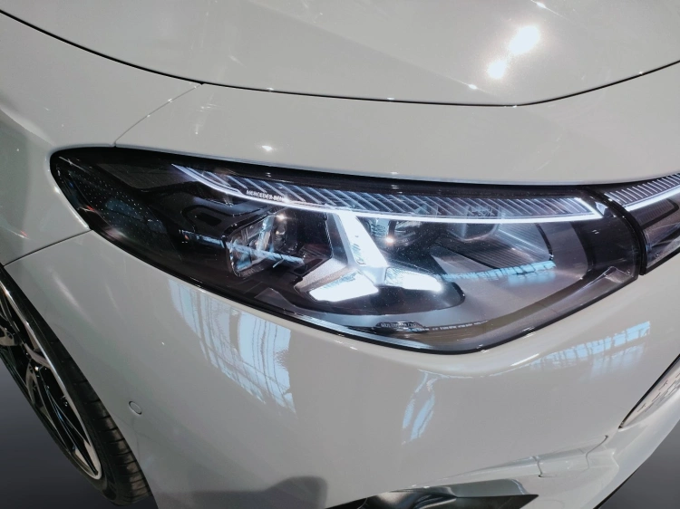 7 - Mercedes-Benz CLA 250+ con tecnologia EQ