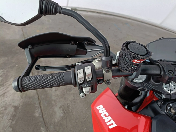 7 - Ducati Hypermotard Hypermotard 950 Red my22