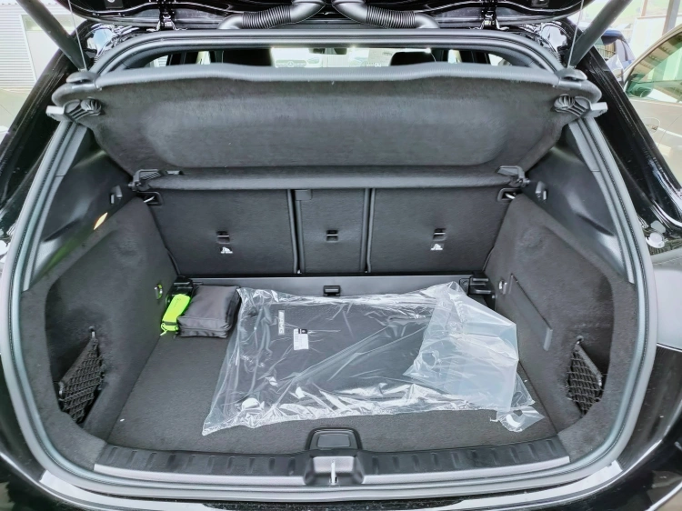 5 - Mercedes-Benz GLA 200 d automatic