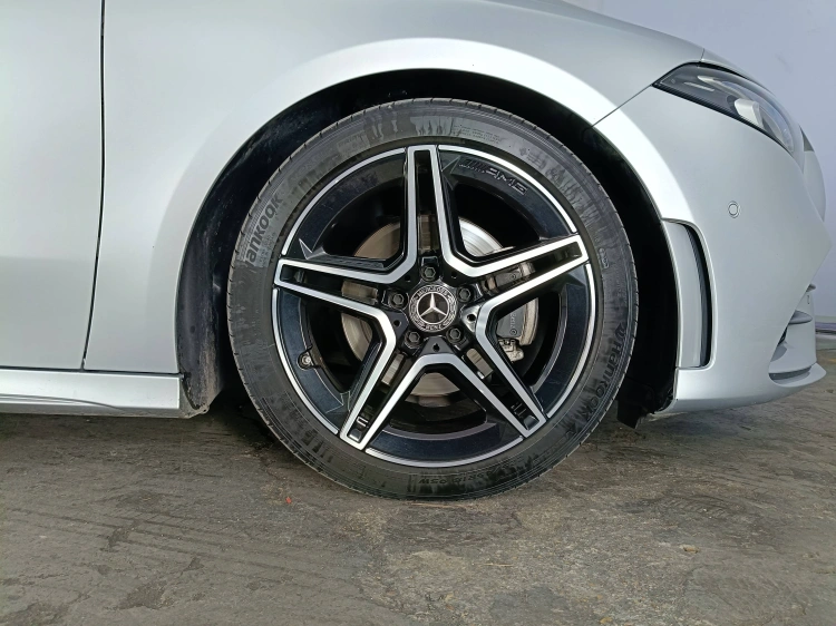 7 - Mercedes-Benz Classe A 180 d Premium auto