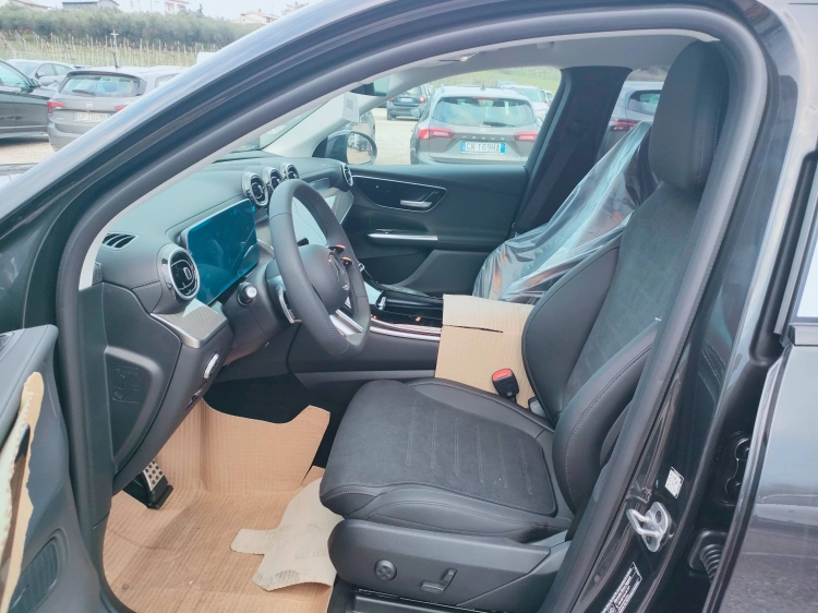 12 - Mercedes-Benz GLC 300 de 4MATIC