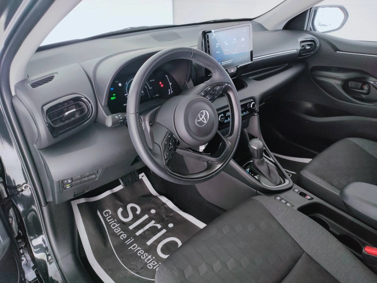 14 - Toyota Yaris Yaris 1.5h Trend