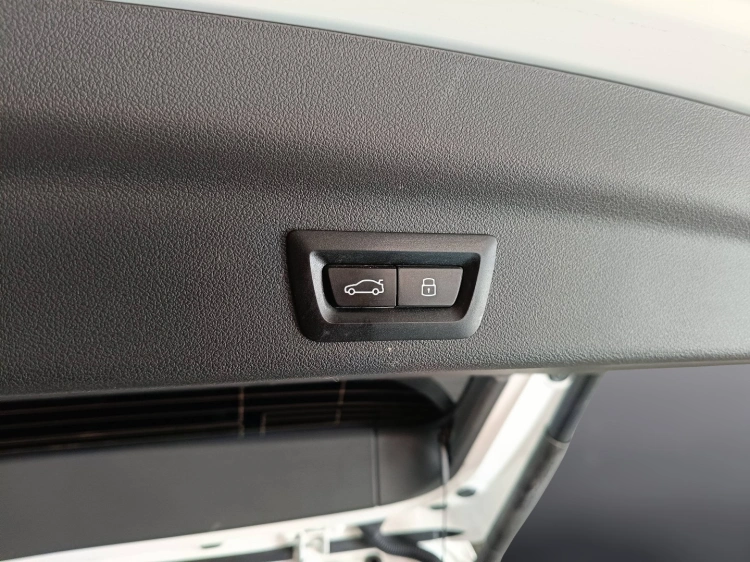 16 - BMW iX1 iX1 xdrive 30 X-Line