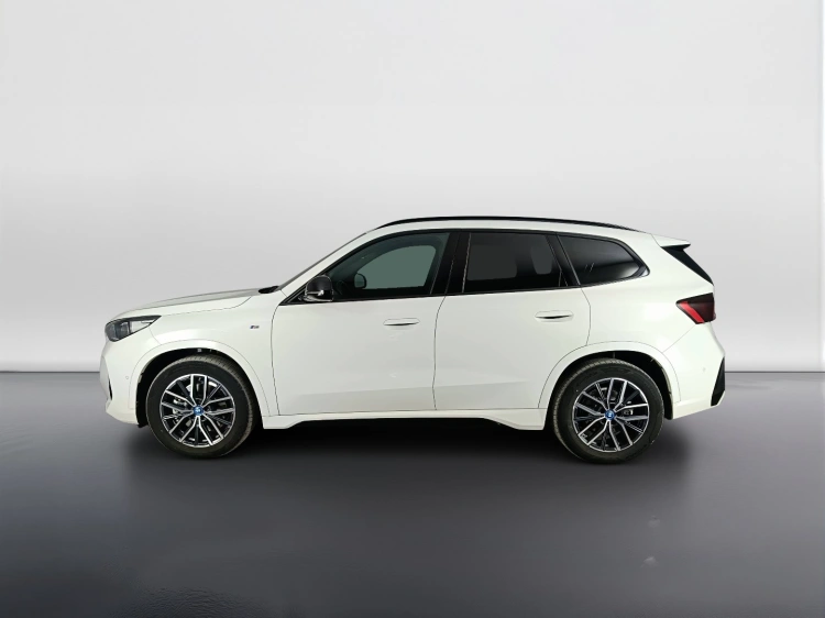 5 - BMW iX1 iX1 xdrive 30