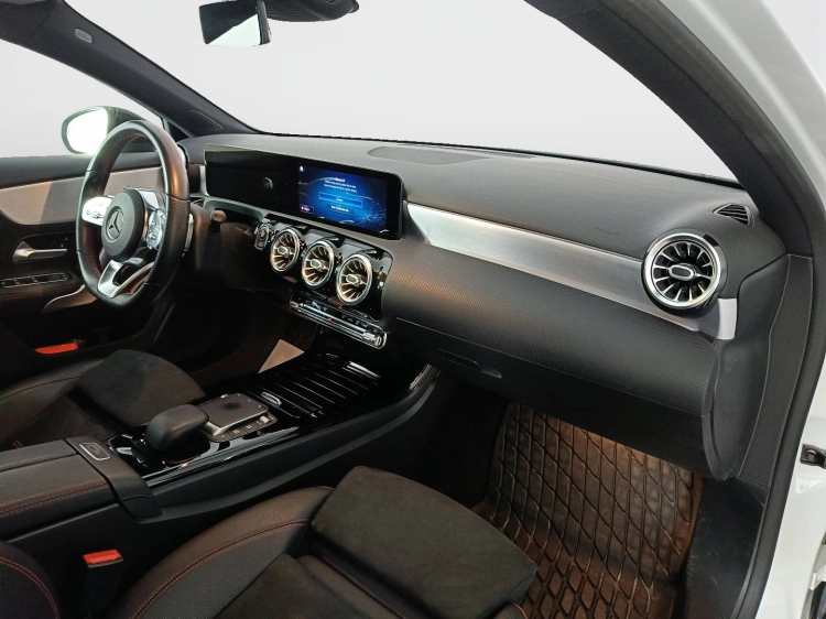 11 - Mercedes-Benz Classe A 180 d Premium auto