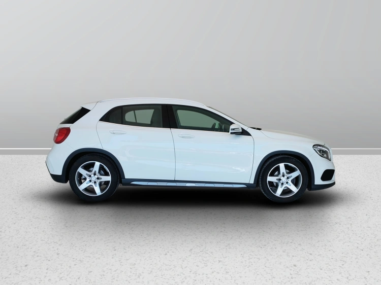7 - Mercedes-Benz GLA 200 d (cdi) Premium 4matic auto