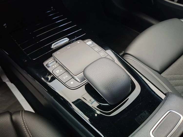 16 - Mercedes-Benz Classe A 180 d Business Extra auto