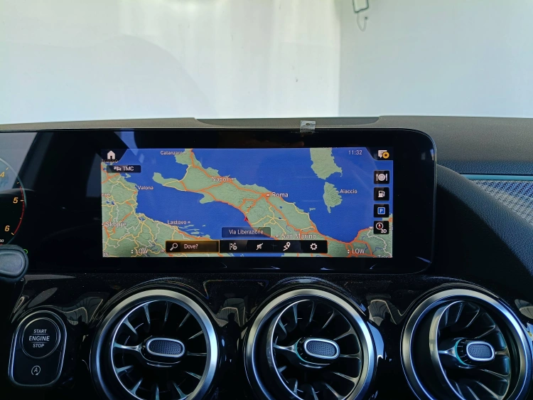 13 - Mercedes-Benz GLA GLA-H247 2020 - 180 d Premium auto