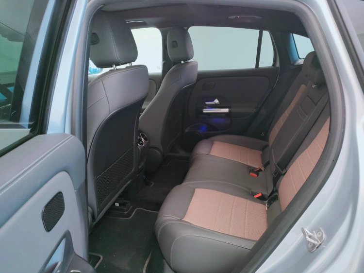 11 - Mercedes-Benz EQA 250+ Electric Art Advanced Plus