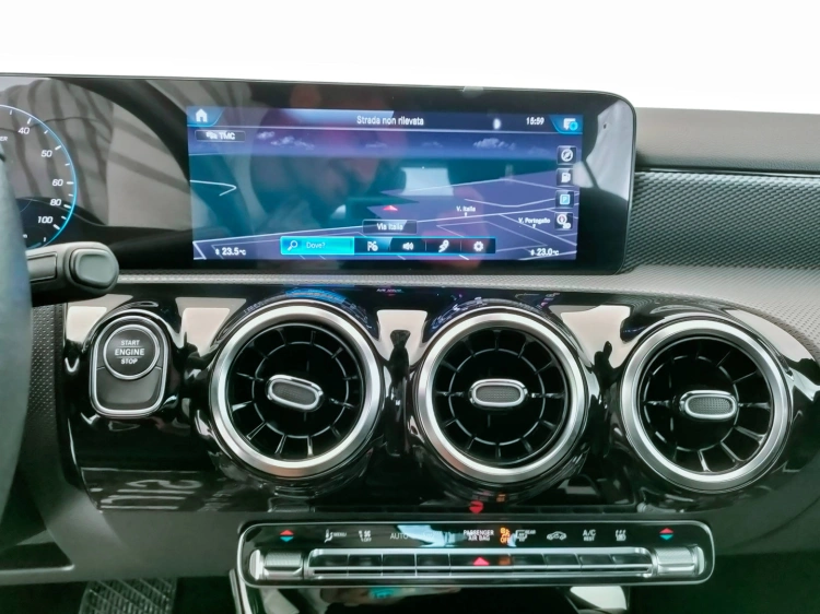 11 - Mercedes-Benz Classe A 250 e phev (eq-power) Sport auto