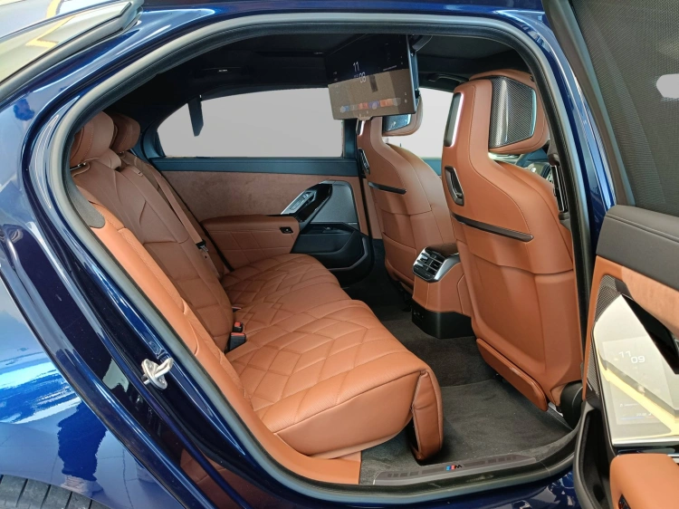 10 - BMW Serie 7 BMW i7 60 xDrive Berlina
