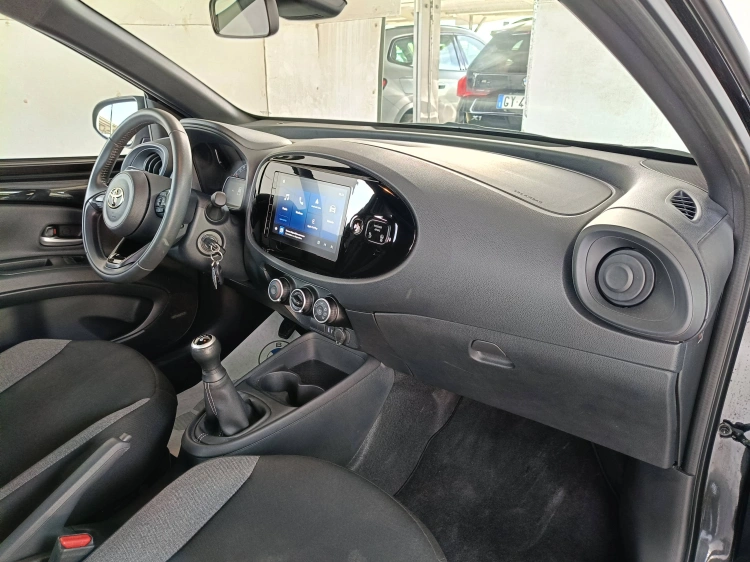 11 - Toyota Aygo X Aygo X 1.0 Active 72cv