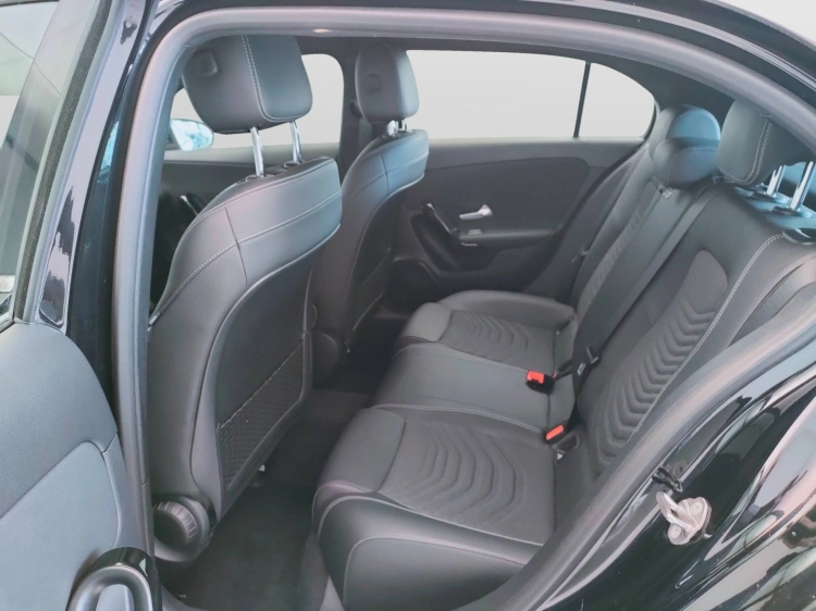 11 - Mercedes-Benz Classe A 180 d Business auto