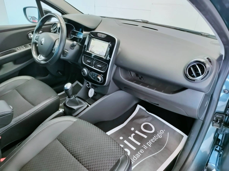 13 - Renault Clio Clio 1.5 dci Moschino Intens 90cv