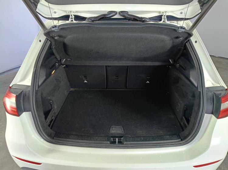 15 - Mercedes-Benz Classe B 180 d Executive auto
