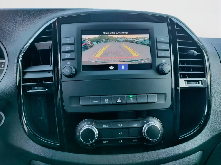 13 - Mercedes Vans Vito 116 cdi long tourer pro auto my20