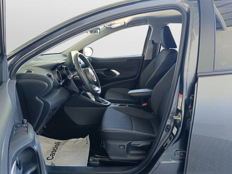 8 - Toyota Yaris Yaris 1.5h Trend