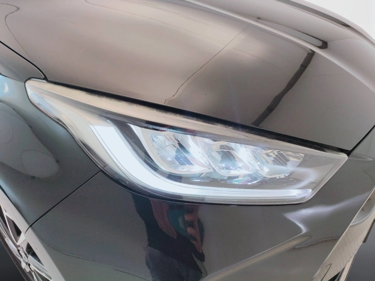 11 - Toyota Yaris Yaris 1.5h Lounge