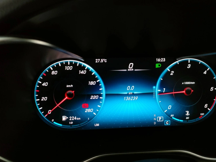 15 - Mercedes-Benz GLC 220 d Premium 4matic auto