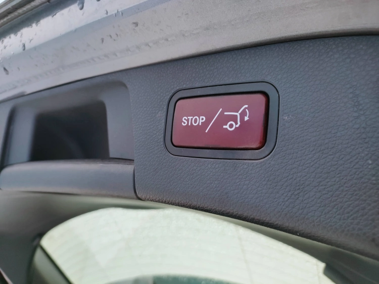 16 - Mercedes-Benz GLA 180 d Sport auto