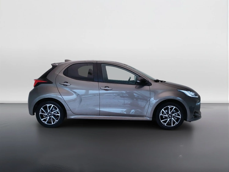 4 - Toyota Yaris Yaris 1.5h Lounge