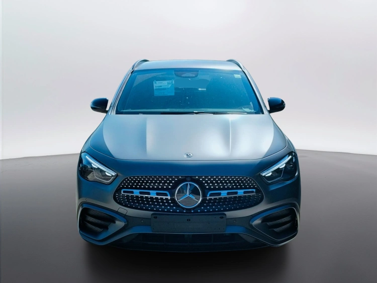 2 - Mercedes-Benz GLA 200 d automatic