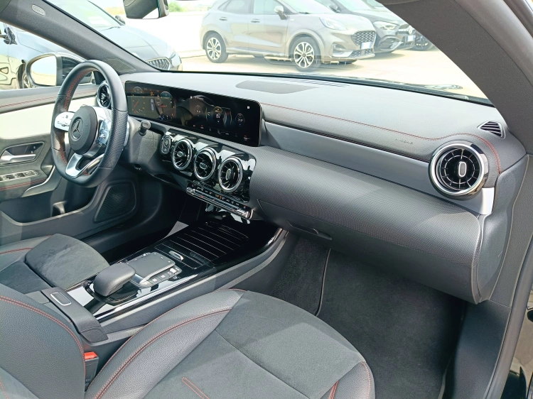 10 - Mercedes-Benz CLA Shooting Brake 200d Premium auto