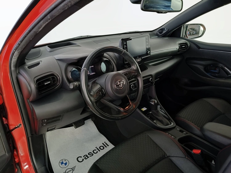 7 - Toyota Yaris Yaris 1.5h Premiere