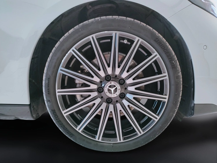 9 - Mercedes-Benz CLA EQ CLA 350 4MATIC con tecnologia EQ