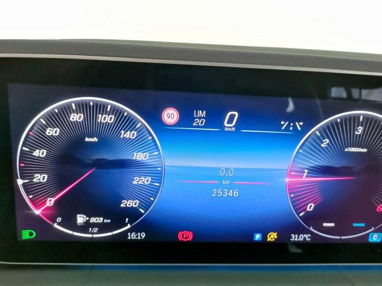 16 - Mercedes-Benz GLE 300 d Advanced 4matic auto