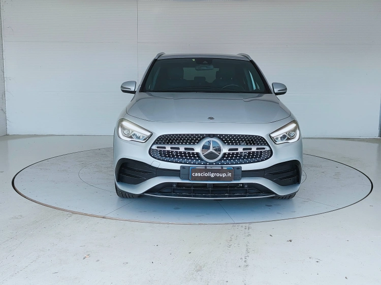 2 - Mercedes-Benz GLA 180 d Premium auto