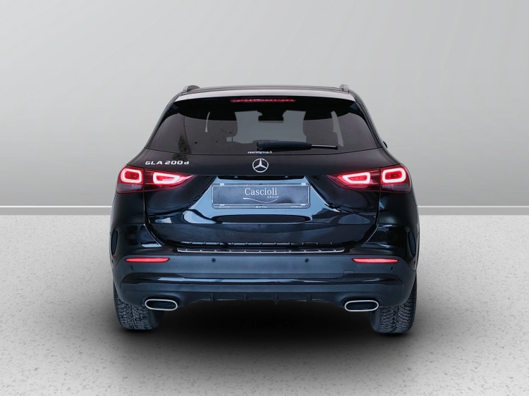 4 - Mercedes-Benz GLA 200 d Premium auto