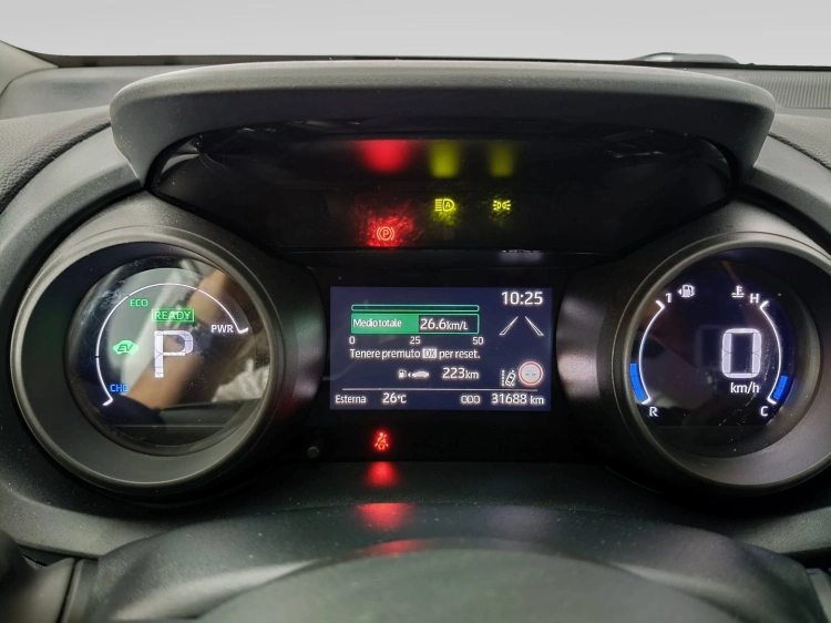 12 - Toyota Yaris Yaris 1.5h Trend