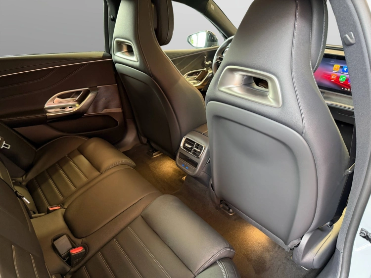 14 - Mercedes-Benz Classe C 400 4MATIC con tecnologia EQ