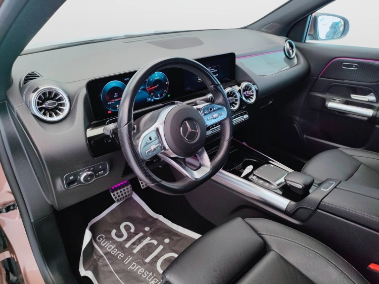 16 - Mercedes-Benz GLA 200 d Premium auto