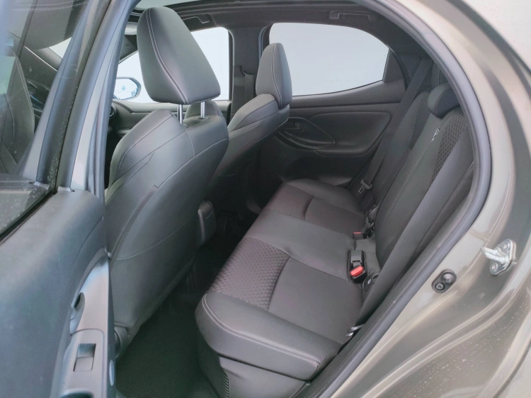 14 - Toyota Yaris Yaris 1.5h Lounge