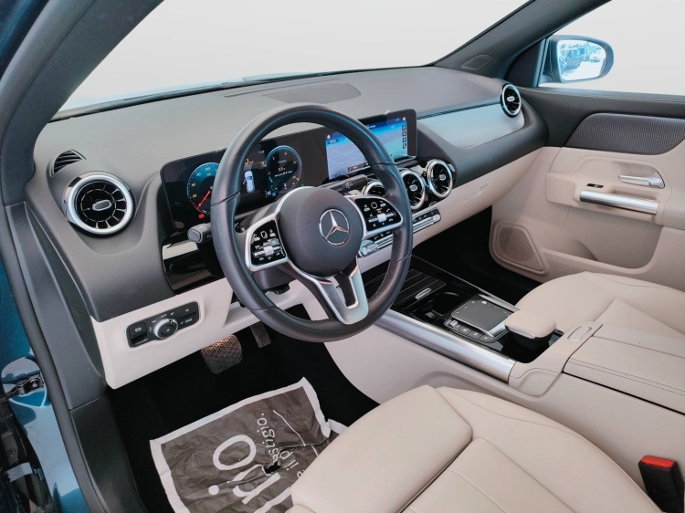 15 - Mercedes-Benz GLA 180 d Sport Plus auto