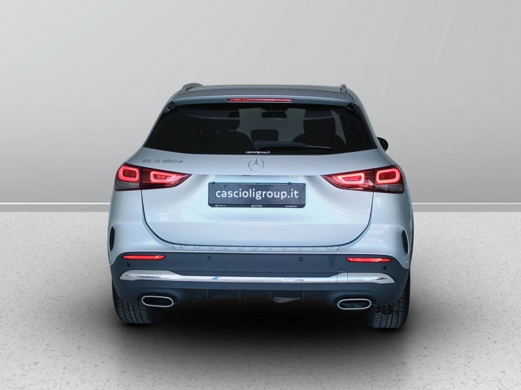 4 - Mercedes-Benz GLA 180 d Premium auto