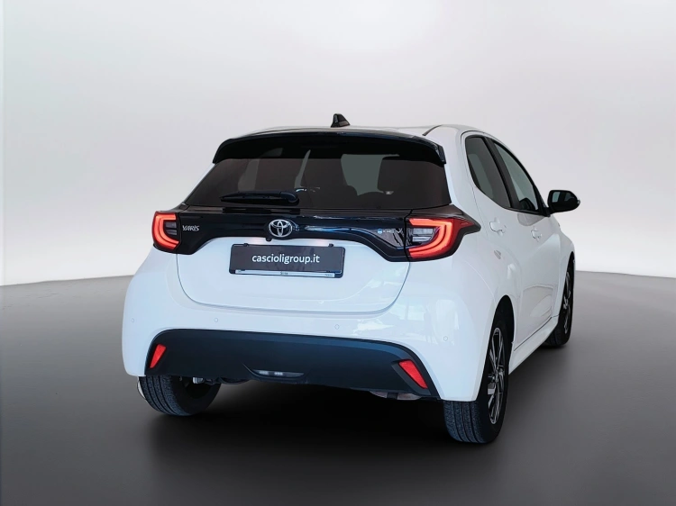 5 - Toyota Yaris Yaris 1.5h Trend