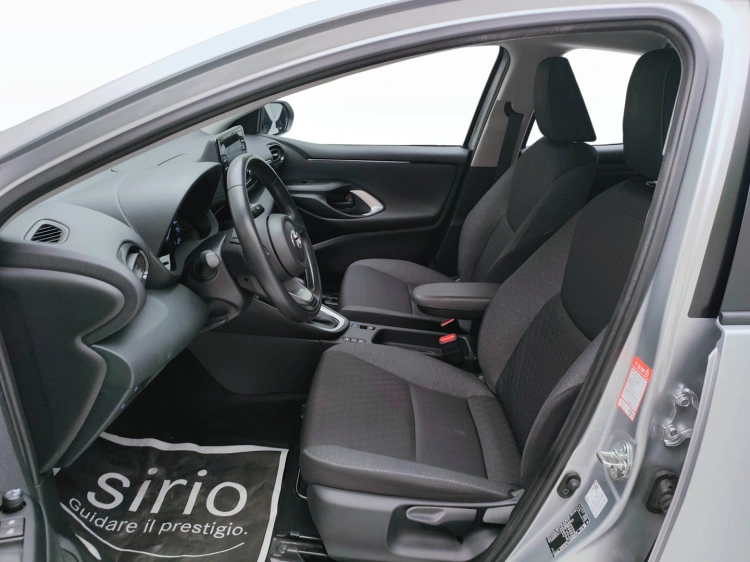 12 - Toyota Yaris Yaris 1.5h Active