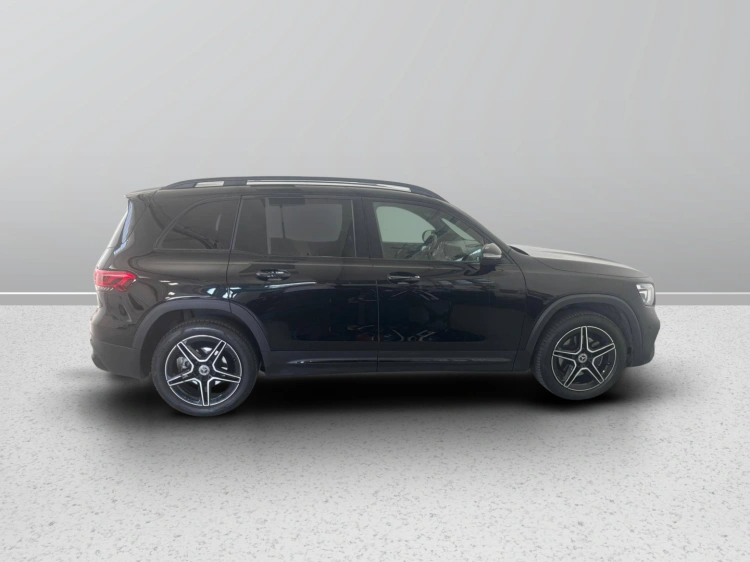 8 - Mercedes-Benz GLB 200 d Premium auto