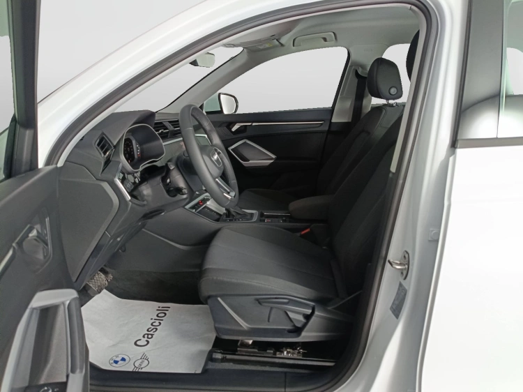 8 - Audi Q3 Q3 35 1.5 tfsi Business s-tronic