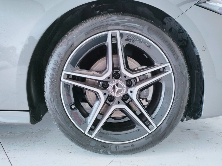 8 - Mercedes-Benz Classe A 180 d AMG Line Advanced Plus auto